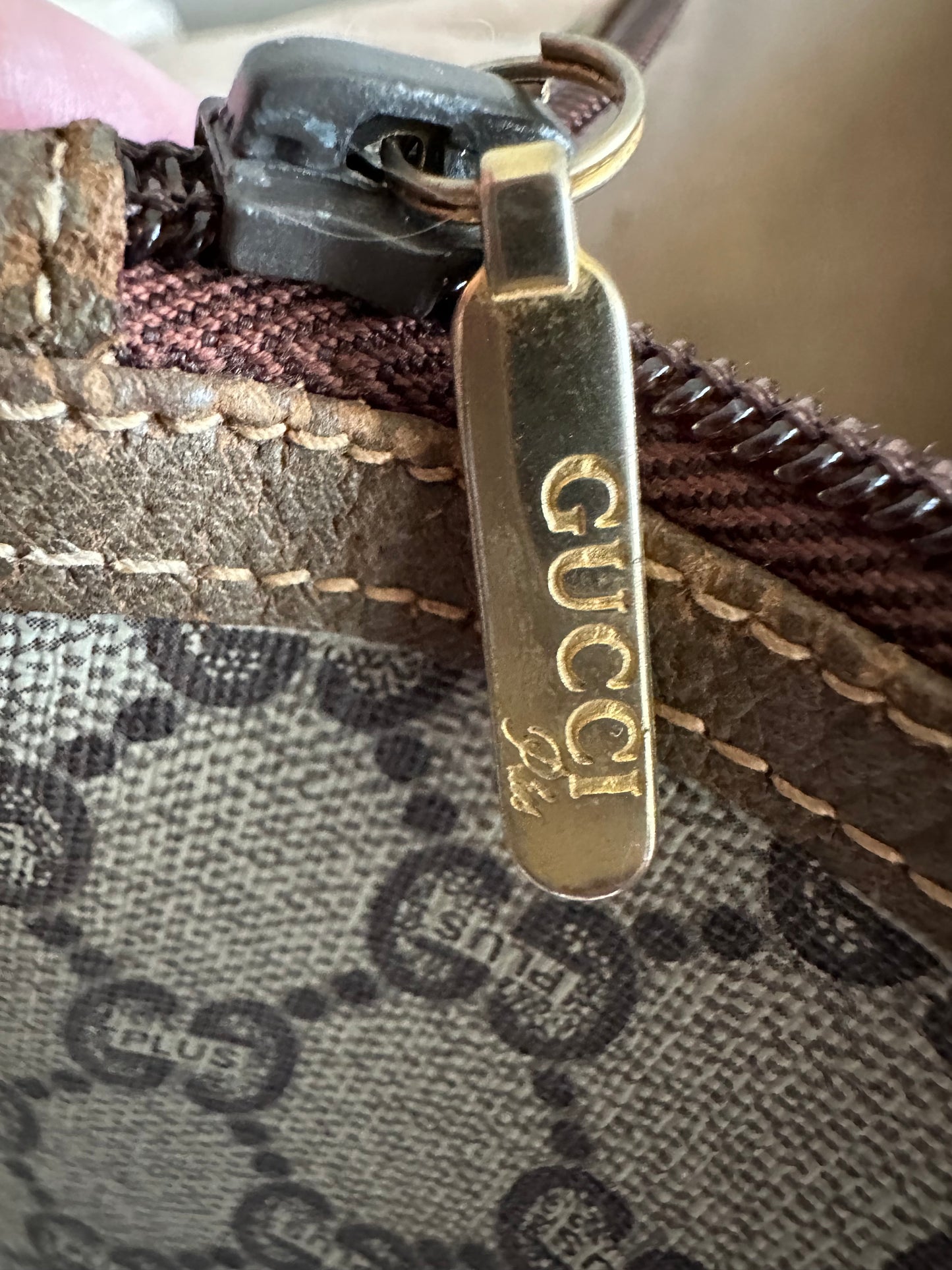 GUCCI GG Plus Monogram Tote - LARGE w Sherry Line Strap & Zip Close