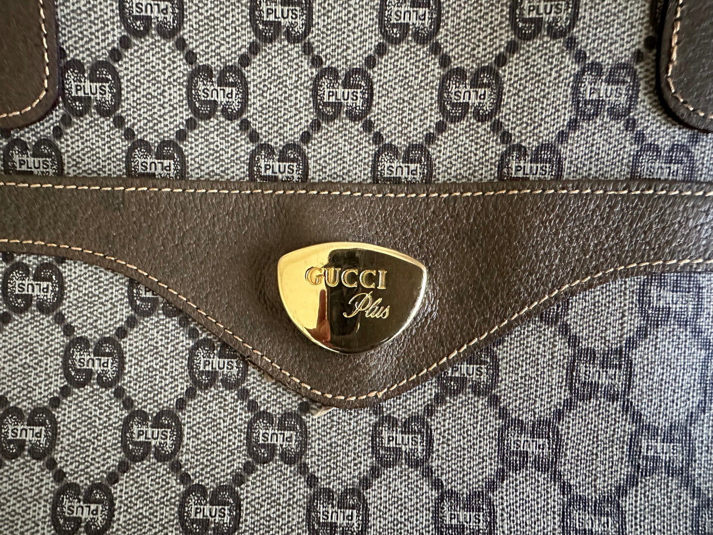 GUCCI GG Plus Monogram Tote - LARGE w Sherry Line Strap & Zip Close