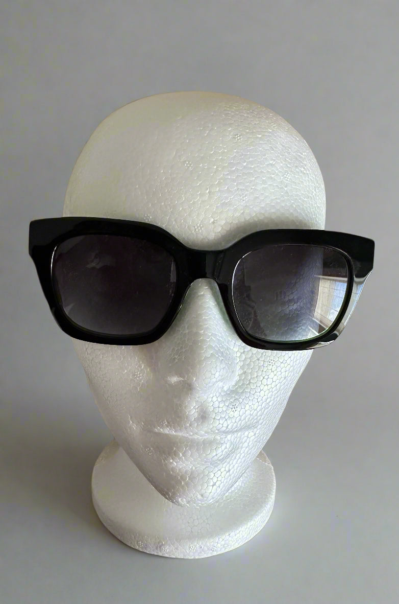 Brand NEW!! Never Worn Kate Spade Sunglasses. Black w green sides/interior