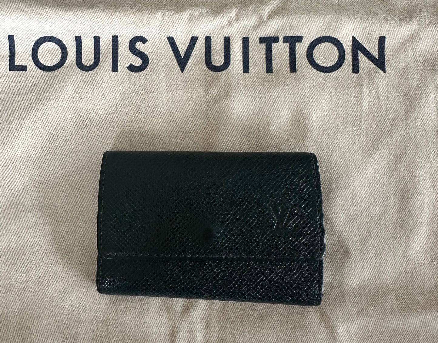 Louis Vuitton Taiga Green Key Case (6) w dusty and original tags
