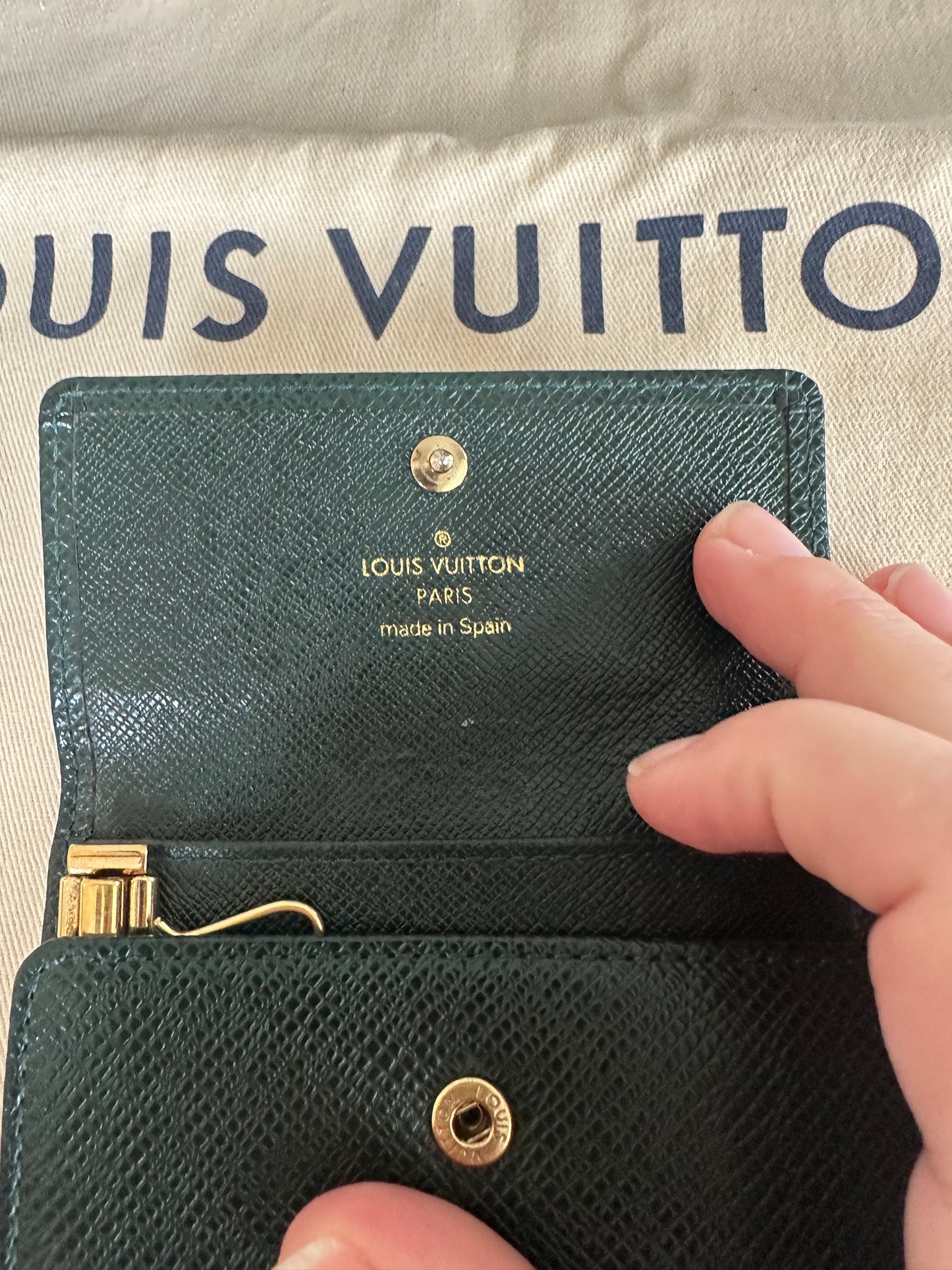 Louis Vuitton Taiga Green Key Case (6) w dusty and original tags