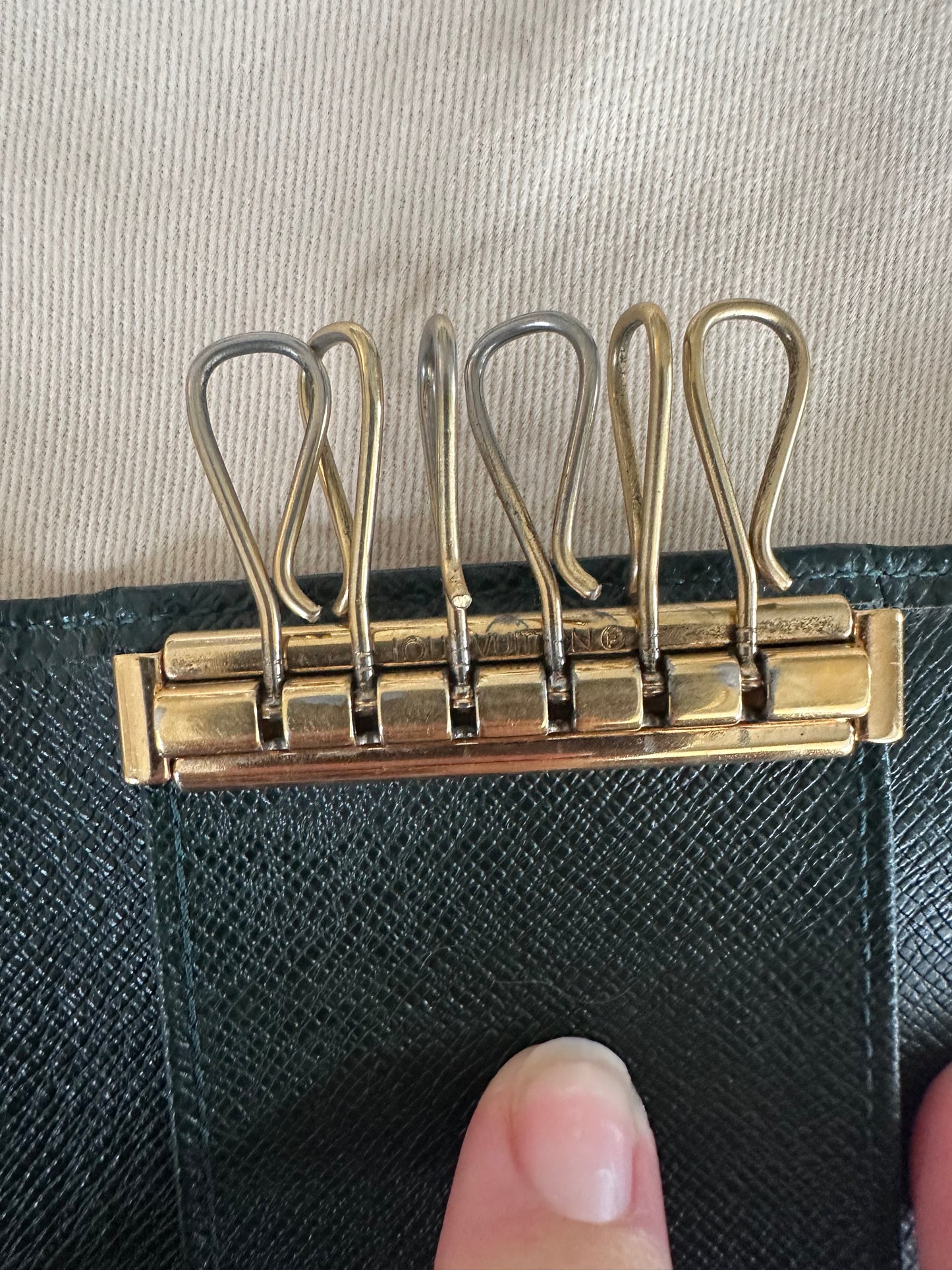 Louis Vuitton Taiga Green Key Case (6) w dusty and original tags