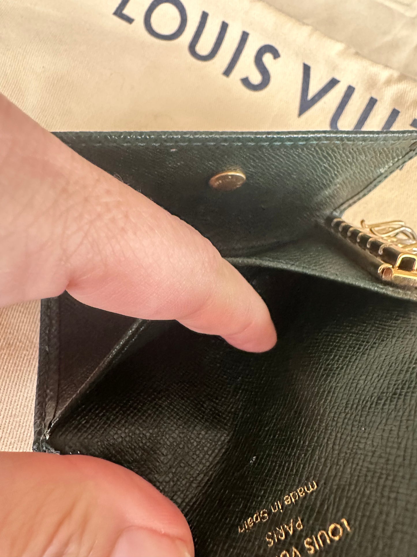 Louis Vuitton Taiga Green Key Case (6) w dusty and original tags