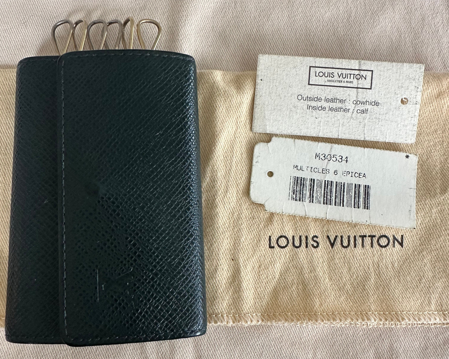 Louis Vuitton Taiga Green Key Case (6) w dusty and original tags