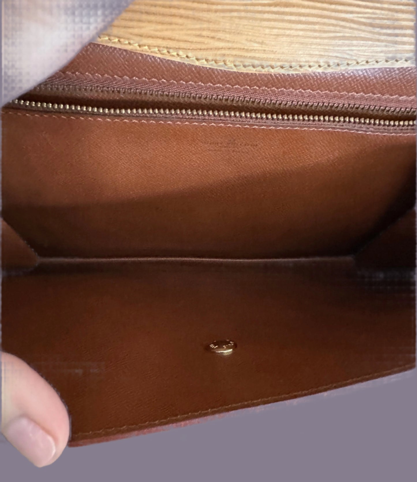VINTAGE! Louis Vuitton Clutch - Montaigne 27 in Epi Leather - Caramel Winnipeg Beige