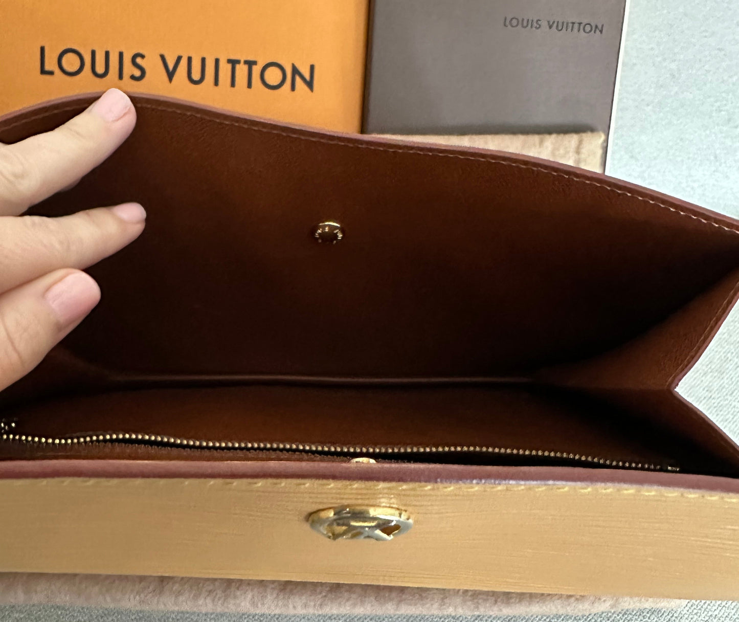 VINTAGE! Louis Vuitton Clutch - Montaigne 27 in Epi Leather - Caramel Winnipeg Beige