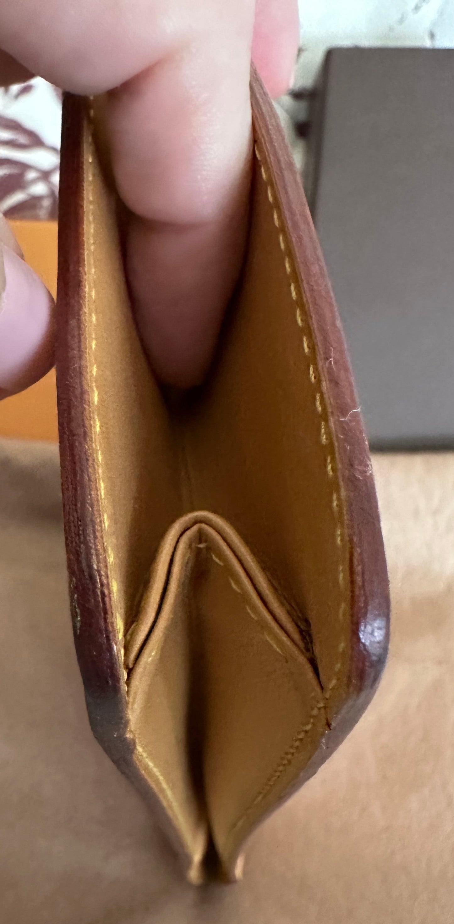 VINTAGE! Louis Vuitton Clutch - Montaigne 27 in Epi Leather - Caramel Winnipeg Beige