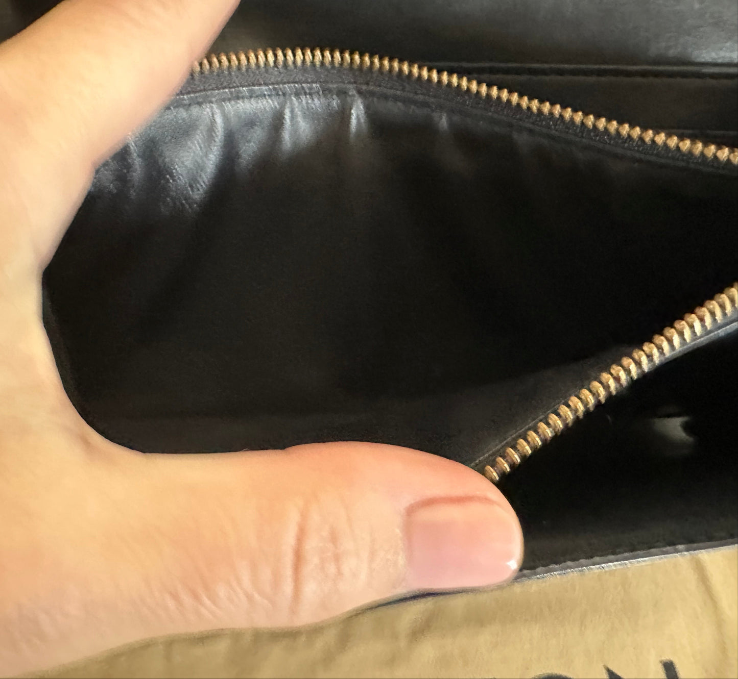 Louis Vuitton Long Sara Wallet in SHINY Black Vernis Patent Leather