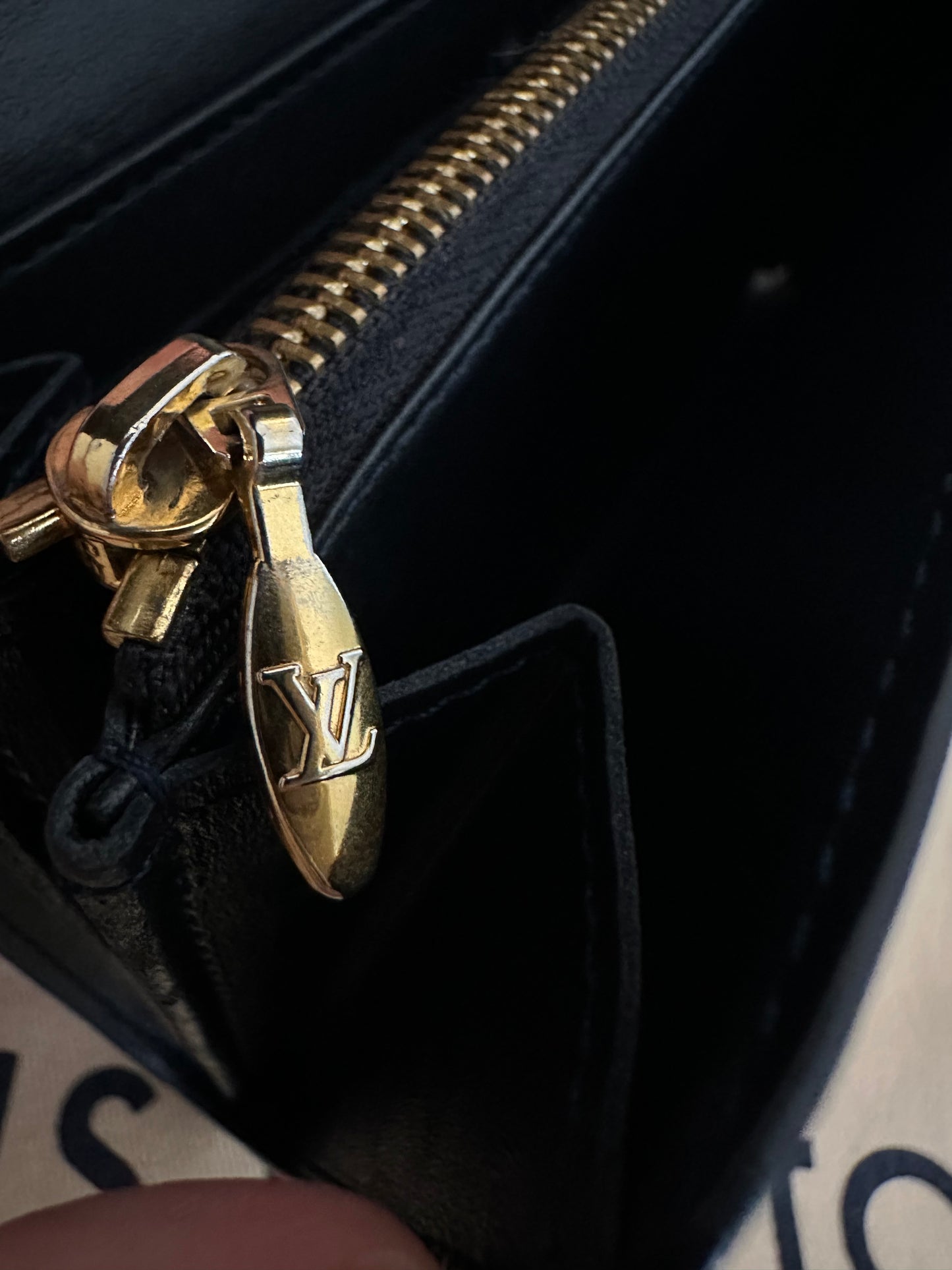 Louis Vuitton Long Sara Wallet in SHINY Black Vernis Patent Leather