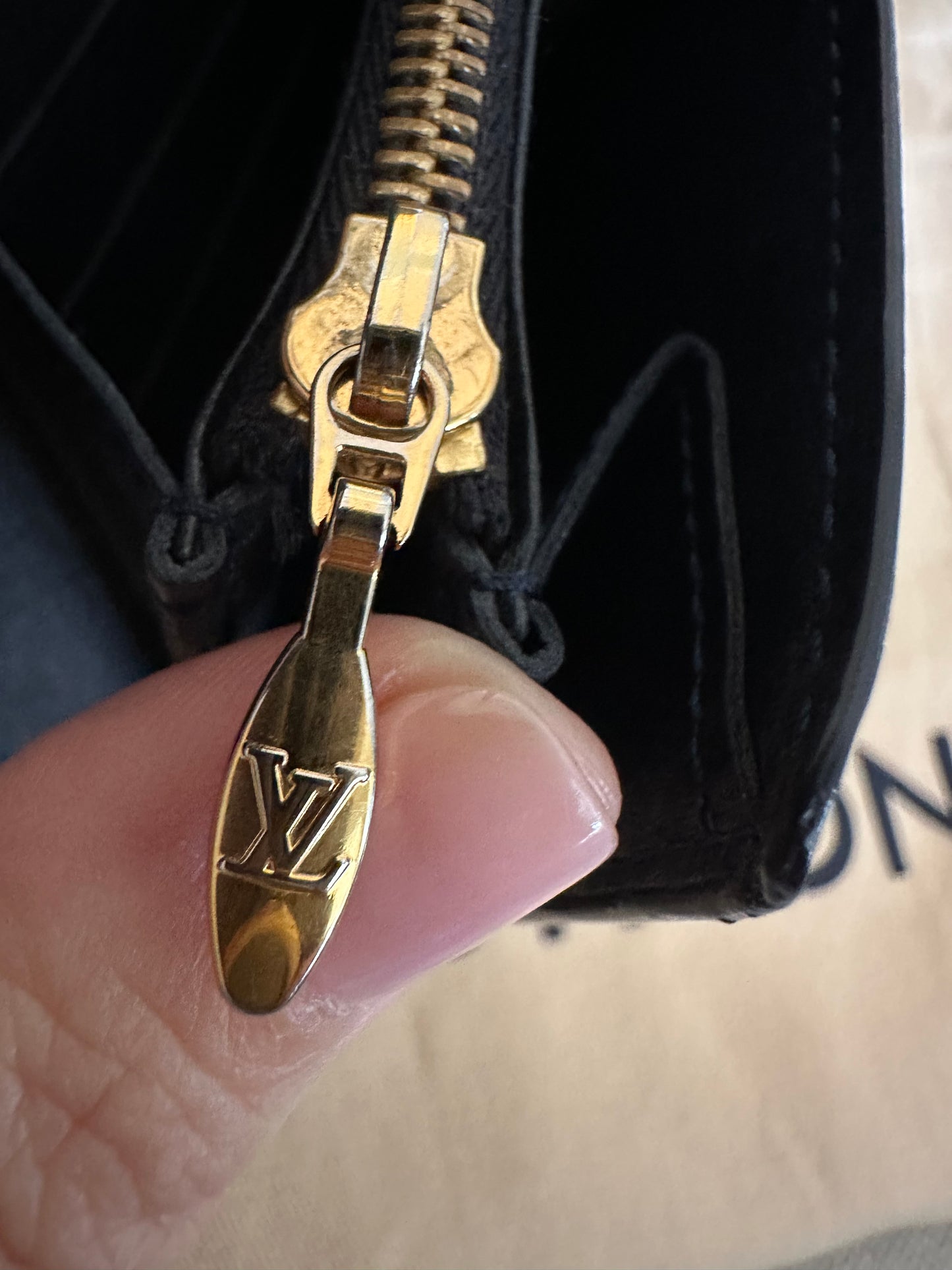 Louis Vuitton Long Sara Wallet in SHINY Black Vernis Patent Leather