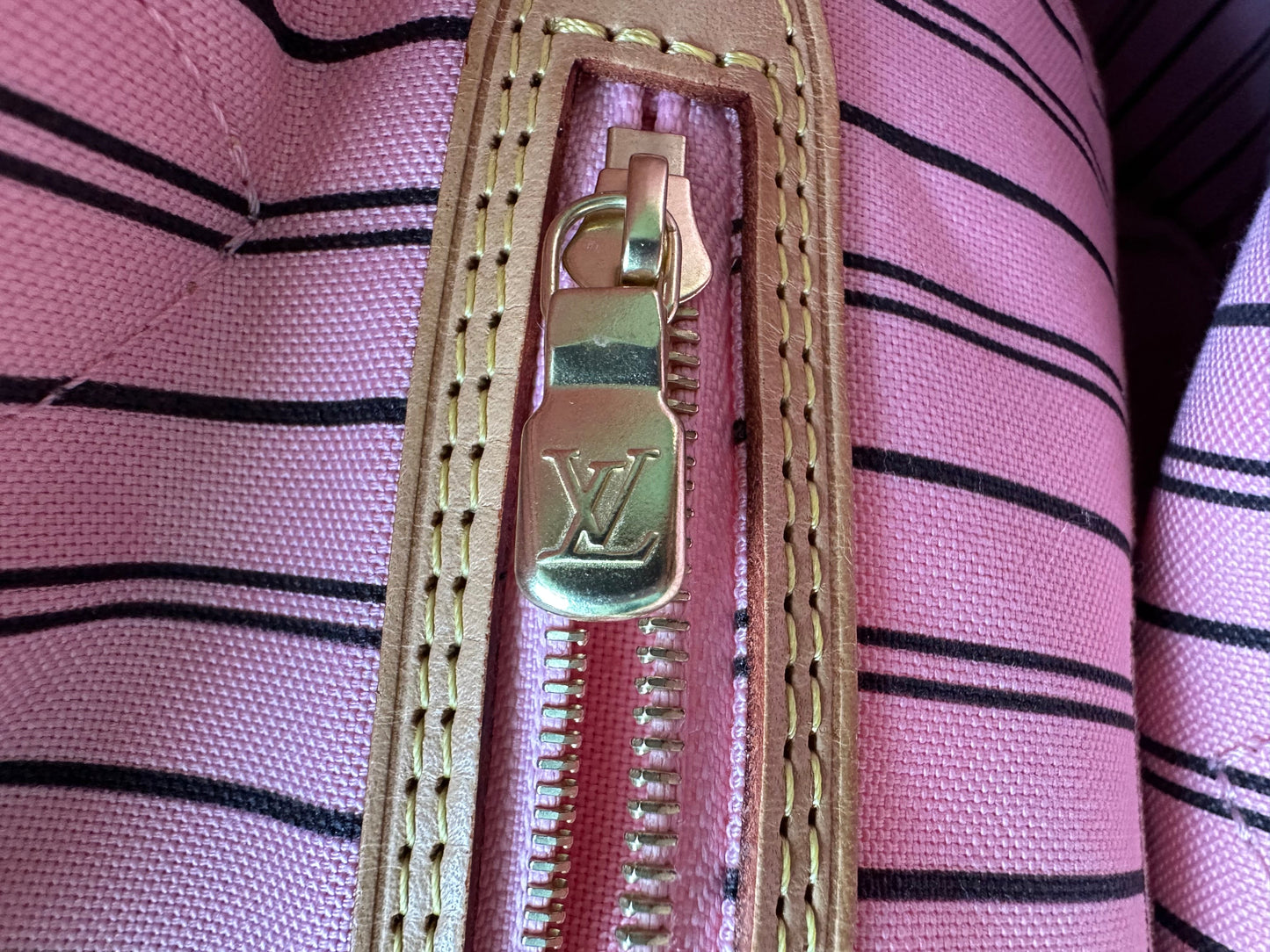 LOUIS VUITTON Monogram Jungle Dots Neo Neverfull MM Sugar Pink Poppy