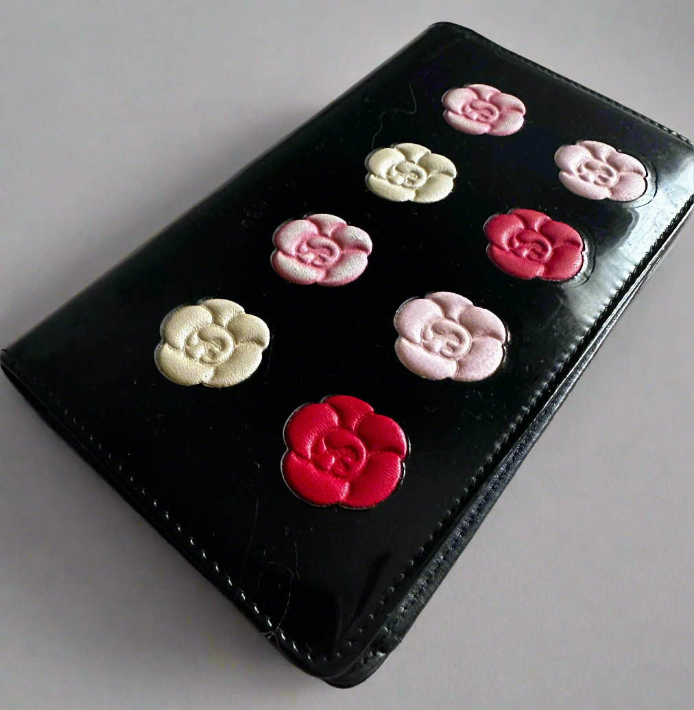 CHANEL Wallet in Patent Black Leather Camilla pink, fushia, & cream puffy flowers