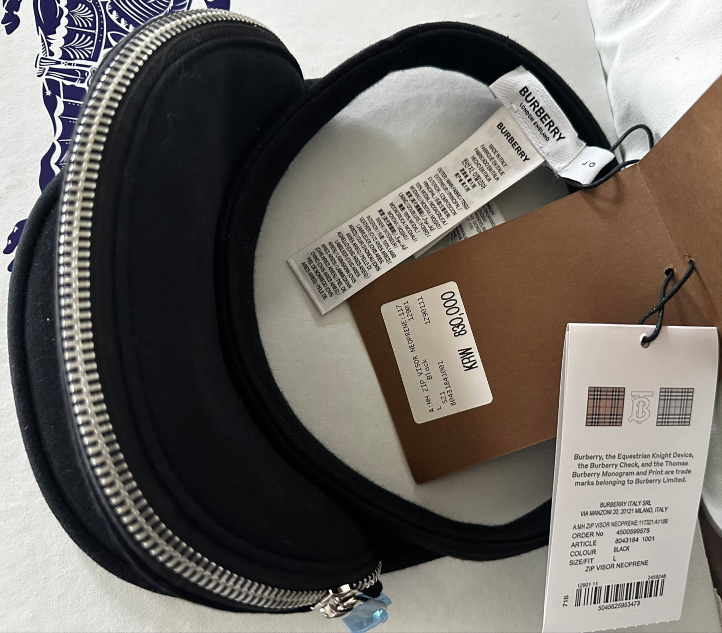Burberry Two-in-One Visor with removable zipper pouch! New with Tags