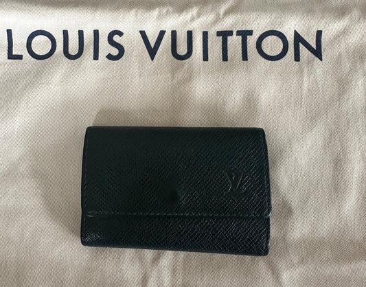 Louis Vuitton Taiga Green Key Case (6) w dusty and original tags