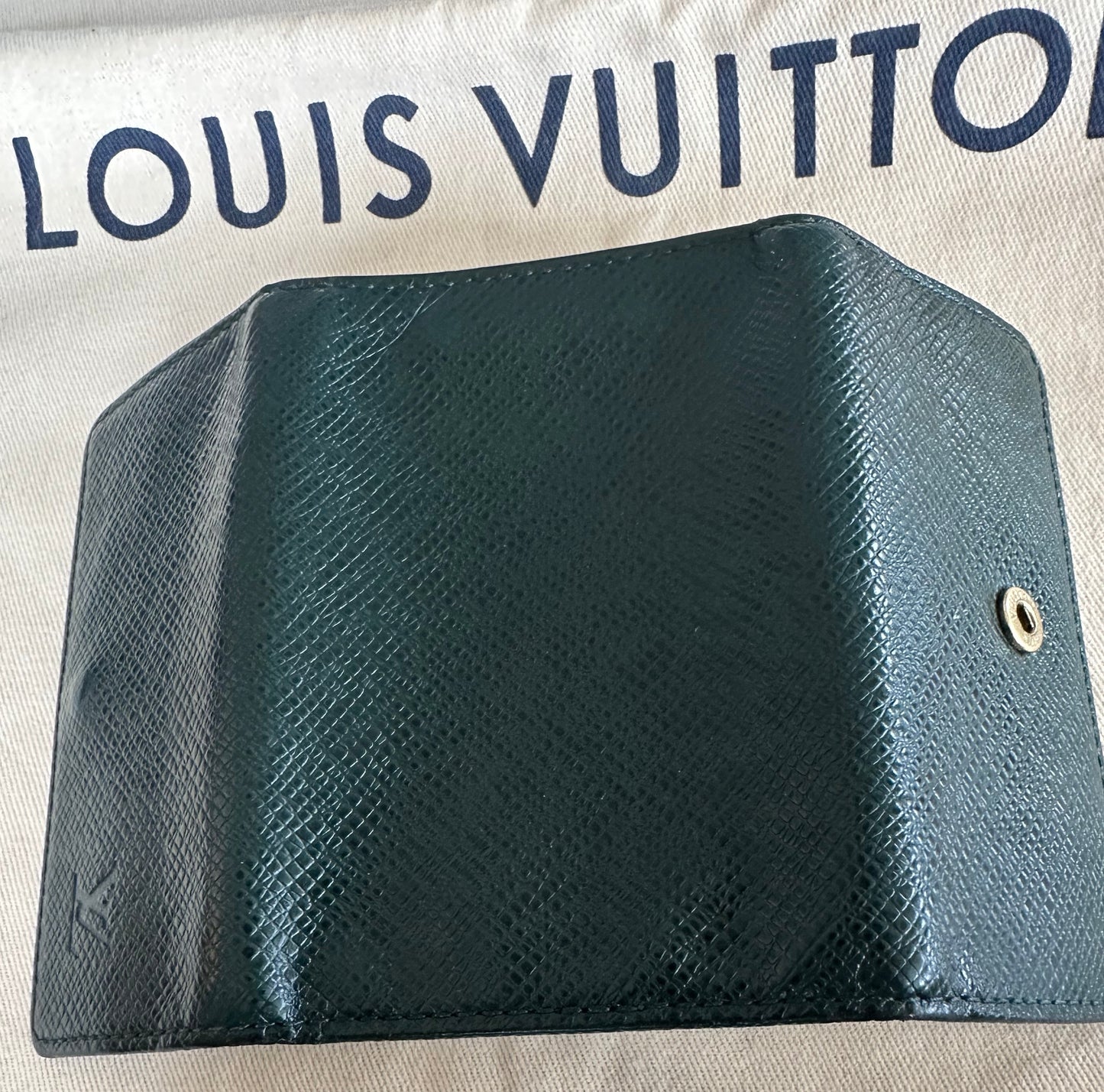 Louis Vuitton Taiga Green Key Case (6) w dusty and original tags
