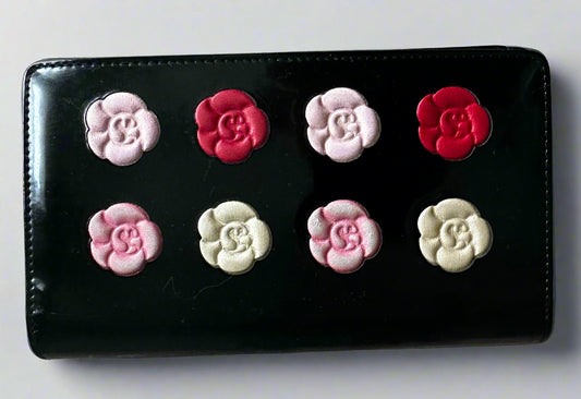 CHANEL Wallet in Patent Black Leather Camilla pink, fushia, & cream puffy flowers
